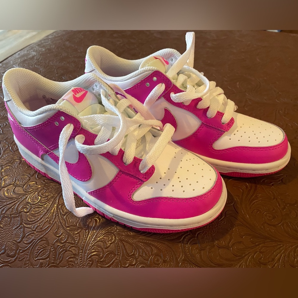 Nike Dunk Fusia Brand New (No Box) Girls 3.5Y